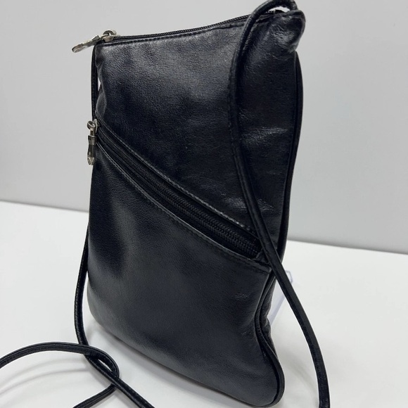 WILSON’S Leather MAXIMA BRAND NEW WITH TAGS Black Crossbody Bag with 2-Zippers!